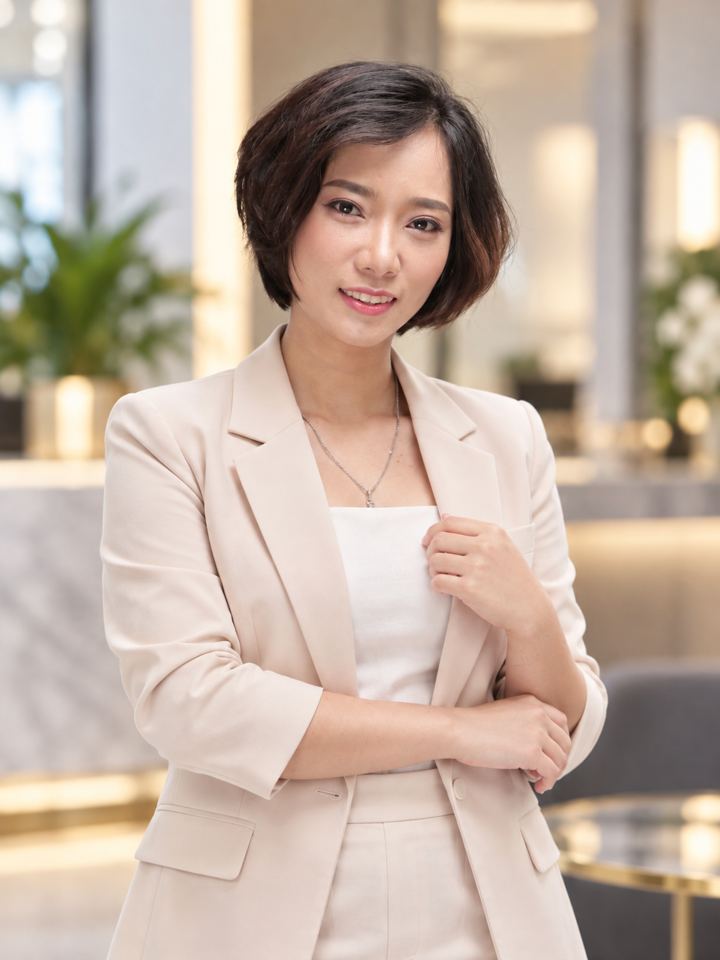 Chân dung chị Nguyễn Anh Đào, áo vest màu kem, mỉm cười